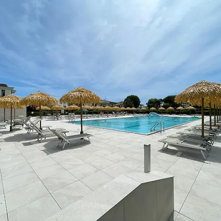 House With Shared Pool *